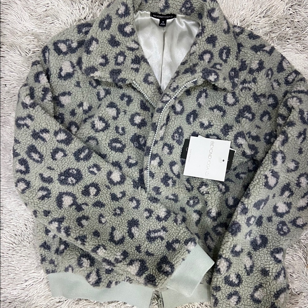NWT Beyond Yoga Leopard Sherpa- M